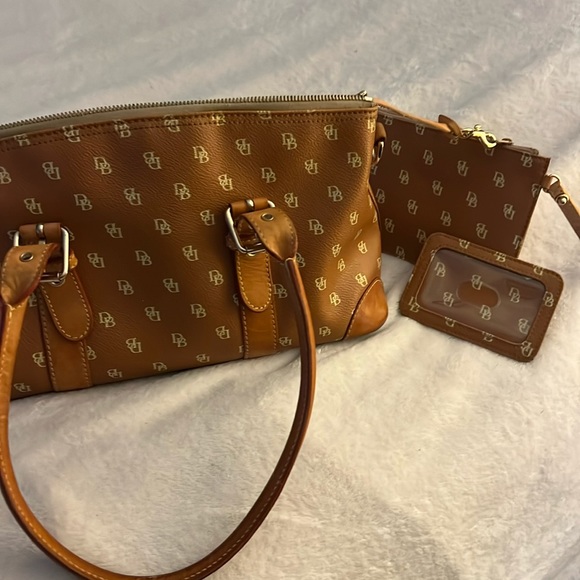 Dooney and Bournke Vintage handbag w/accessories - Picture 1 of 9